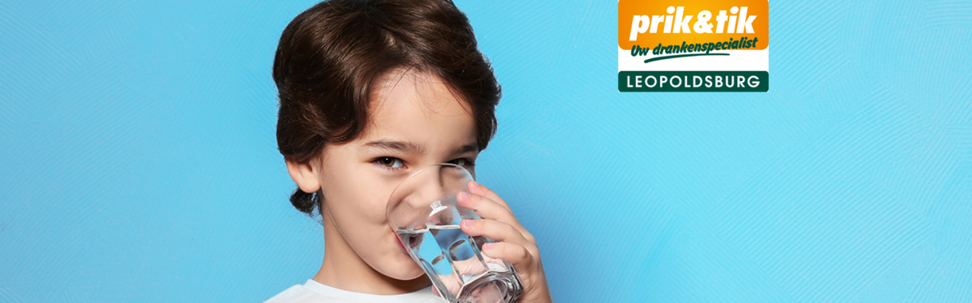 kind met water